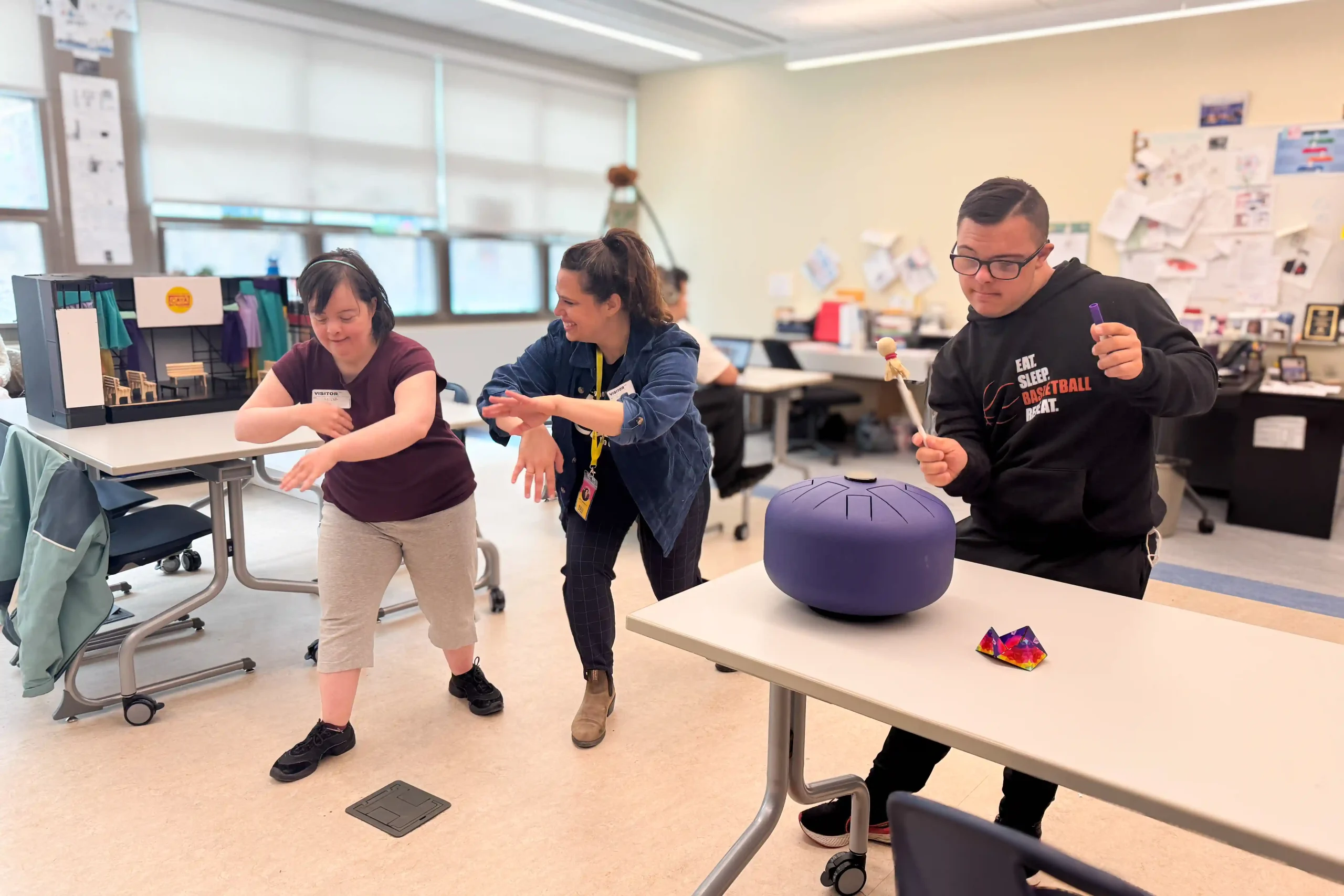 CATA artist Sandra 
co-leads a program for students with disabilities at Wahconah High School